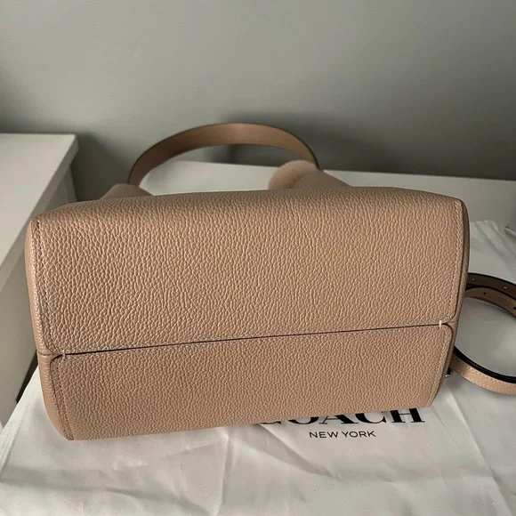 Coach Bucket Bag And Matching Wallet